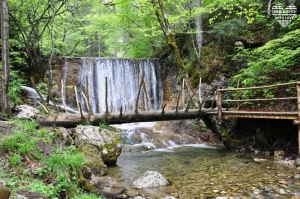 Maennlein-Weg_Abenteuerspielplatz_Wasserfall