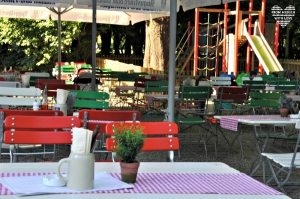 Ciao Fancesco Pizzeria im Luitpoldpark Tisch