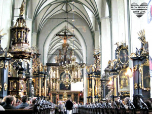 Sonntag in der Kirche - Fakten über Polen